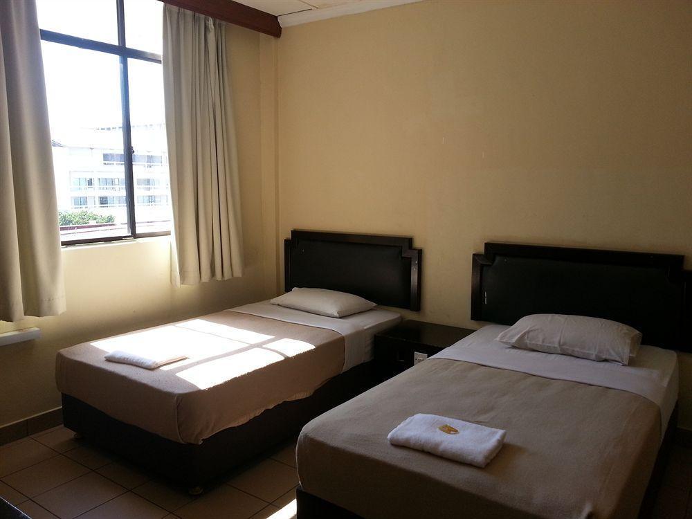 Hotel Iskandar Kota Kinabalu Buitenkant foto