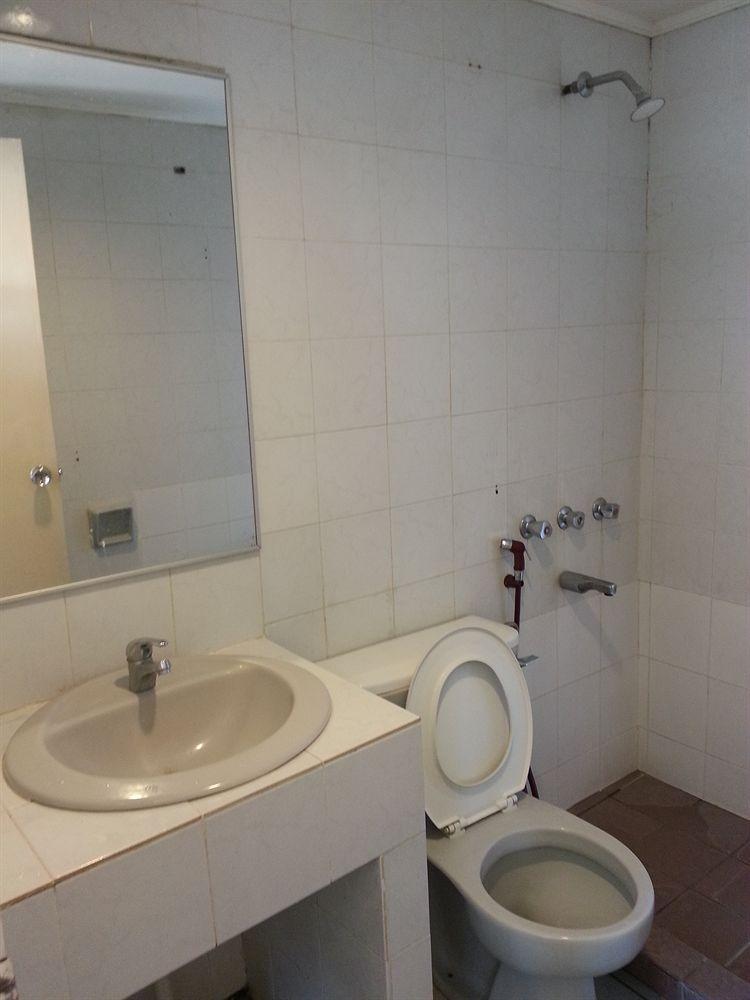 Hotel Iskandar Kota Kinabalu Buitenkant foto