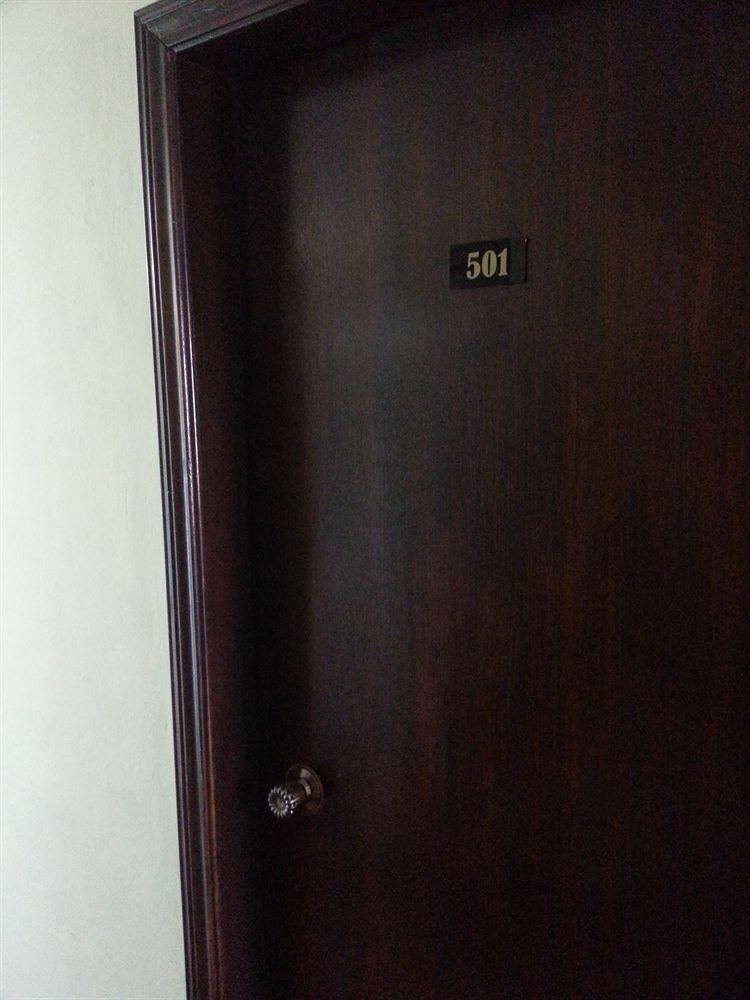 Hotel Iskandar Kota Kinabalu Buitenkant foto