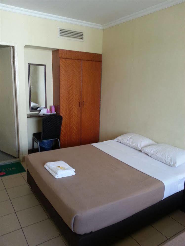 Hotel Iskandar Kota Kinabalu Buitenkant foto